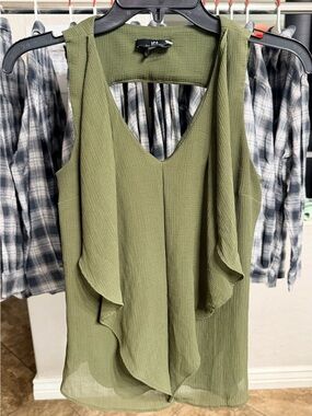 IN San Francisco - Olive Green Ruffled Sleeveless Blouse Women’s Size Small